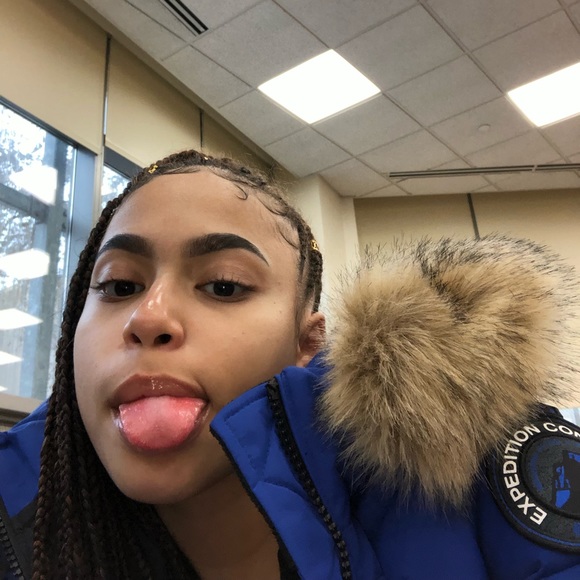 Meet your Posher, Gigi - Picture 1 of 1